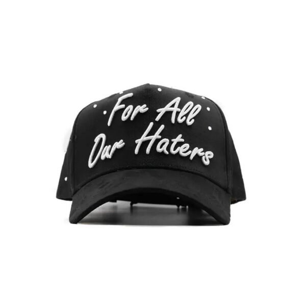 Gorra Dandy Hats “For All Our Haters” con diseño bordado frontal y trasero Gorra negra con frase “For All Our Haters” bordada en blanco y detalles en rosa de Dandy Hats