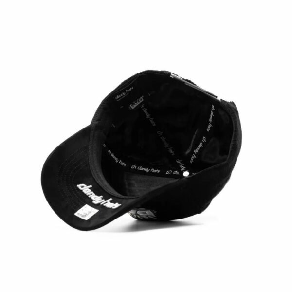 Gorra Dandy Hats Racing Flames – Interior forrado con cinta personalizada Interior de la gorra Dandy Hats Racing Flames con cinta personalizada y logo bordado bajo la visera