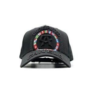 Vista frontal de la gorra negra Dandy Hats x Canelo con bordado “UNDISPUTED” y logo “CA” rodeado de banderas