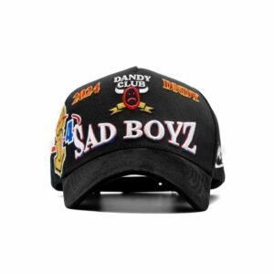 Gorra negra Dandy Hats “Como Jordan” con bordado frontal SAD BOYZ y parches multicolor 2024.