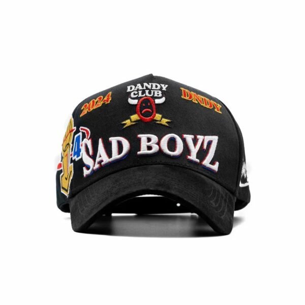 Gorra negra Dandy Hats “Como Jordan” con bordado frontal SAD BOYZ y parches multicolor 2024.