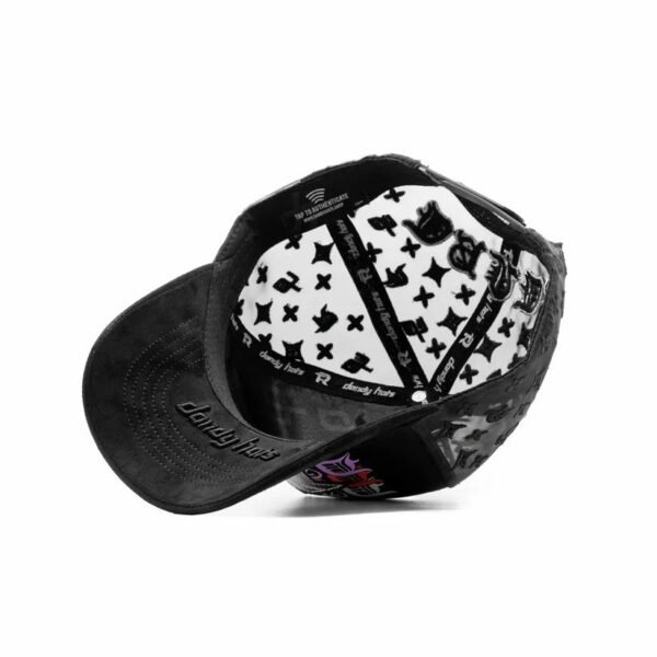 Gorra FR DANDY – Interior forrado con estampado exclusivo Interior de la gorra FR DANDY con forro estampado y logo Dandy Hats