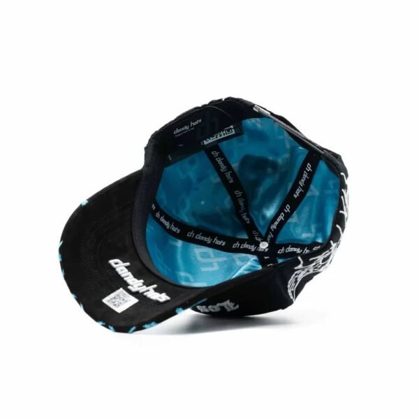 Interior de la gorra LA Dandy Club Forro azul con branding Dandy Hats dentro de la gorra LA Dandy Club