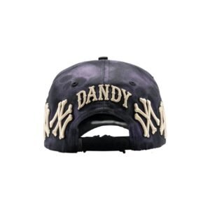 Parte trasera de la gorra NY Skelly con logotipo DANDY bordado en alto relieve