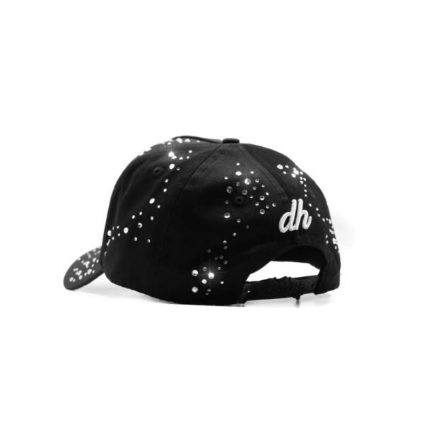 Parte trasera de la gorra Dandy con logotipo “dh” Cierre snapback ajustable y logotipo “dh” bordado en la parte trasera
