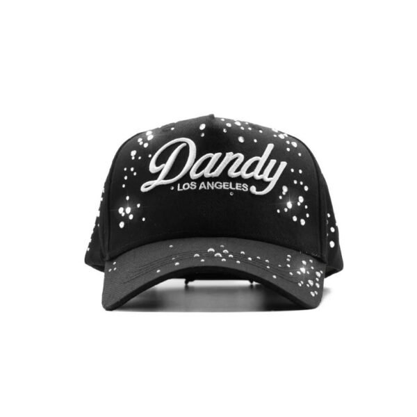 Vista frontal de la gorra Dandy Black Crystal Gorra negra con cristales y logotipo “Dandy Los Ángeles” vista frontal