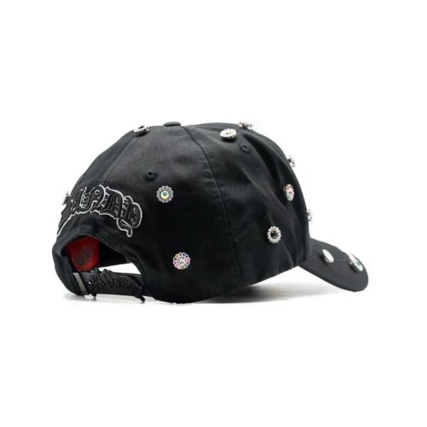Vista trasera diagonal gorra Dandy Bling Perfil trasero izquierdo de la gorra negra con pedrería brillante