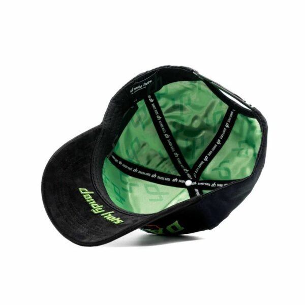 GORRA DANDY HATS New York Liberty Statue - Interior de la Gorra Interior de la gorra Dandy mostrando forro verde con detalles gráficos y cinta personalizada "Dandy Hats".