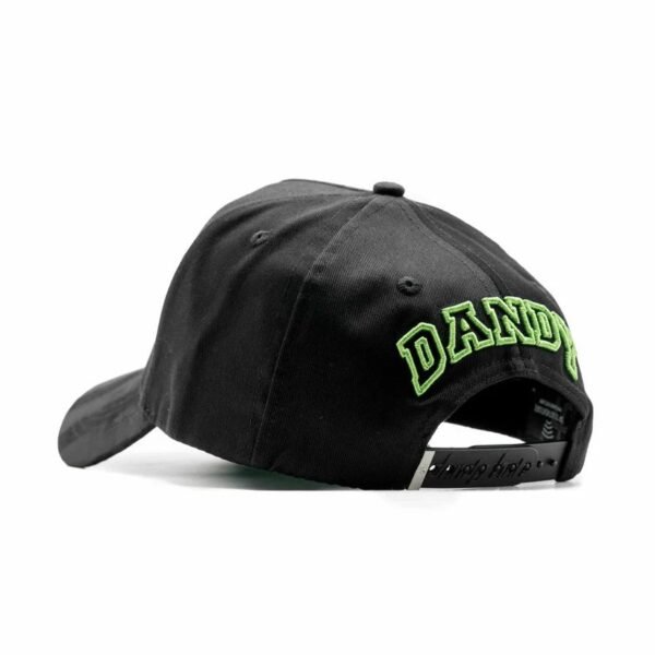 GORRA DANDY HATS New York Liberty Statue - Vista Trasera Angular Parte trasera de la gorra negra mostrando el bordado "DANDY" en letras verdes.