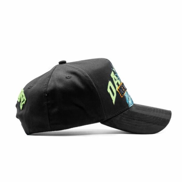 GORRA DANDY HATS New York Liberty Statue - Vista de Perfil Izquierdo Lado izquierdo de la gorra negra con diseño de la Estatua de la Libertad bordada.