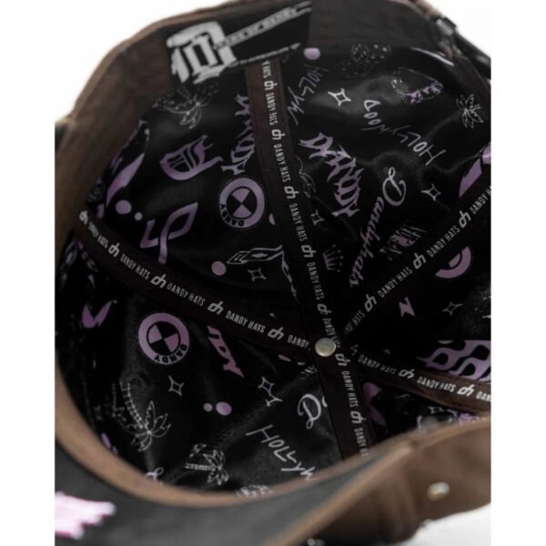 Gorra Dandy Hats 10 Years Anniversary – Interior la Gorra Vista interior con forro estampado personalizado “Dandy Hats” negro y rosa