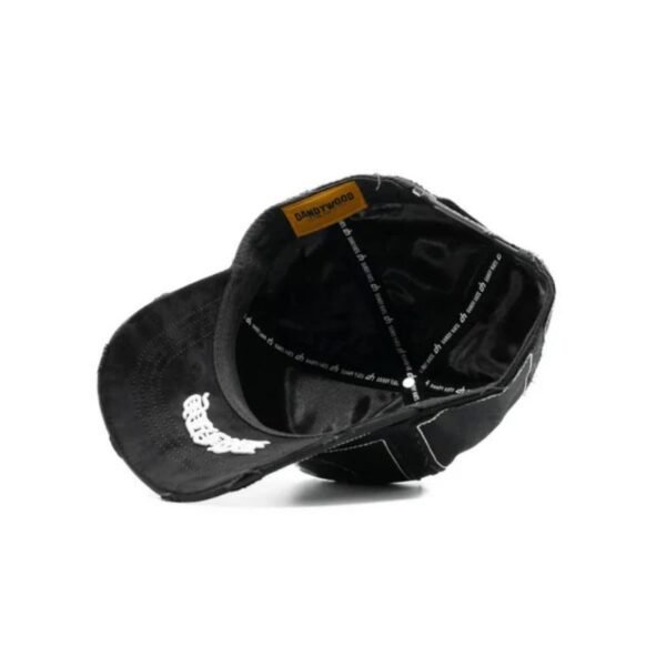 Gorra Rodeo DandyWood - Vista Interior Interior de la gorra Rodeo de DandyWood, mostrando la banda de sudor personalizada y el forro negro con detalles de la marca.