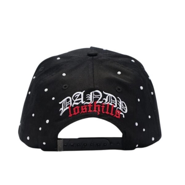Parte trasera de la gorra con bordado Dandy Lost Hills Cierre ajustable y bordado trasero en blanco y rojo “Dandy Lost Hills”